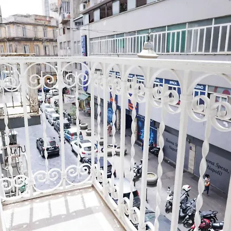 Station Neapol